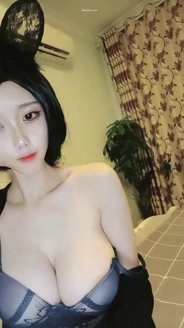 推荐 颜值嫩妹【加糖奶】原跳舞主播，前凸后翘完美身材，奶子又大又挺，可惜刚下海放不开9