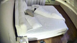 11-11最新流出酒店偷拍 长腿细腰的包臀裙生理期被性饥渴男友按住双手强行塞入