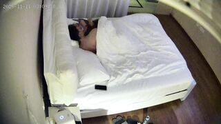 11-11最新流出酒店偷拍 长腿细腰的包臀裙生理期被性饥渴男友按住双手强行塞入