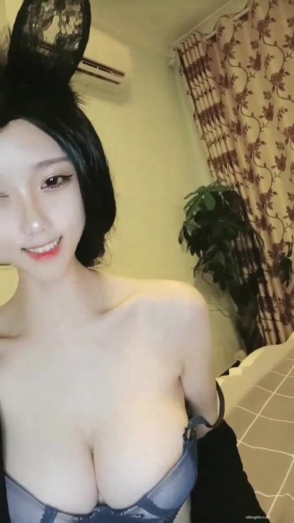 推荐 颜值嫩妹【加糖奶】原跳舞主播，前凸后翘完美身材，奶子又大又挺，可惜刚下海放不开10