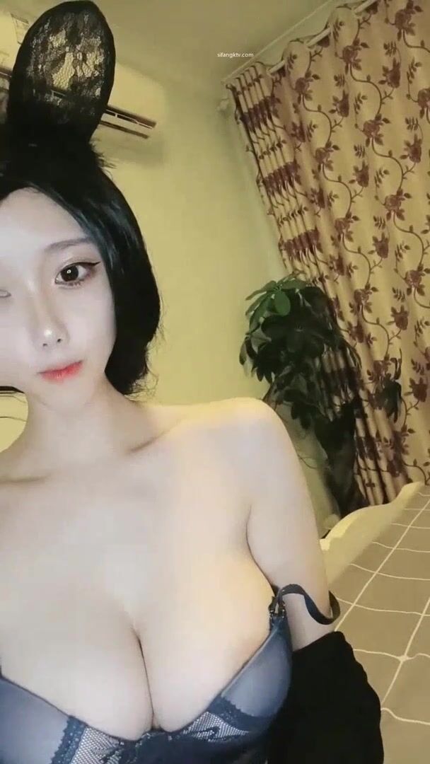 推荐 颜值嫩妹【加糖奶】原跳舞主播，前凸后翘完美身材，奶子又大又挺，可惜刚下海放不开6