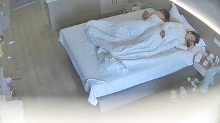 公寓酒店 11-17 这美女的身材是又白又润 屁股又大又翘 完事儿了还垫个护垫 肯定月经规律且正常0