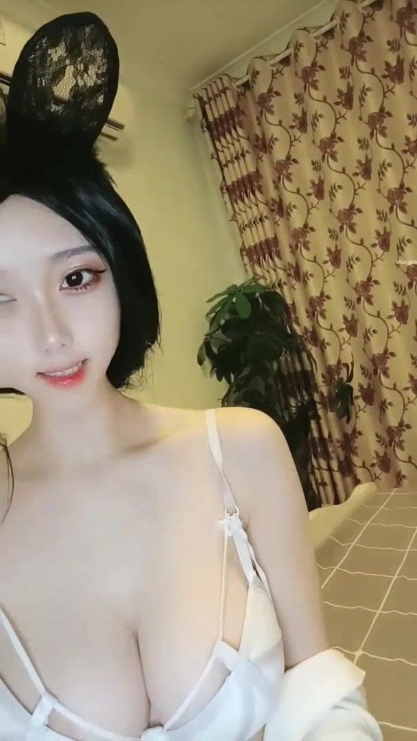 推荐 颜值嫩妹【加糖奶】原跳舞主播，前凸后翘完美身材，奶子又大又挺，可惜刚下海放不开23