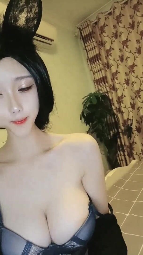 推荐 颜值嫩妹【加糖奶】原跳舞主播，前凸后翘完美身材，奶子又大又挺，可惜刚下海放不开25