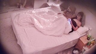 大学城 11-19 好久没更妓女小姐姐接客了 这次小姐姐又接了三位 胖大哥战力很高 学生仔就很拉胯了