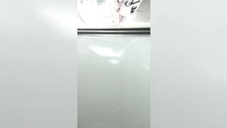 推荐 尾行抄底【肉丝眼镜御姐】大长腿黑短裙，非常有气质，好想射她的丝袜上，屁股又圆又挺