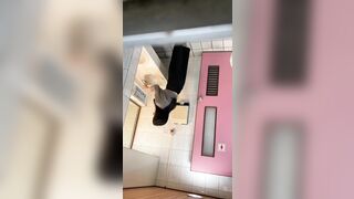 大神潜入高中女厕全景偷拍多位漂亮学妹❤️各种粉嫩的美鲍鱼完美展示0