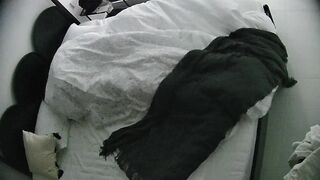 11-16新流出酒店偷拍 大学校花气质眼镜学妹周末出门之前被被男友无套操了三次完整版