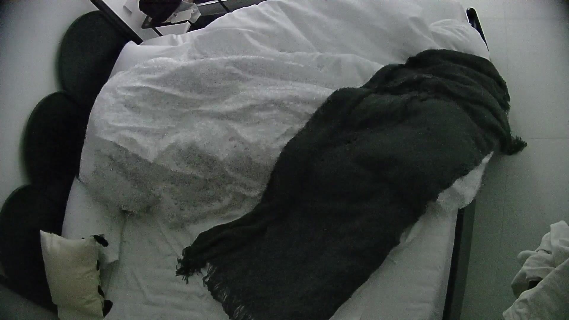 11-16新流出酒店偷拍 大学校花气质眼镜学妹周末出门之前被被男友无套操了三次完整版