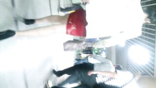 地铁站一路跟踪抄底极品高跟少妇 两腿夹的挺紧的疑似没穿内裤