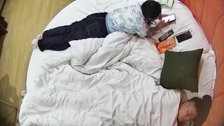 10-29流出酒店近视角偷拍 爱裸睡的白嫩骚妹子和男友两天多次做爱完整版8