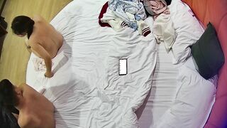 10-29流出酒店近视角偷拍 爱裸睡的极品白嫩骚妹子和男友两天多次做爱