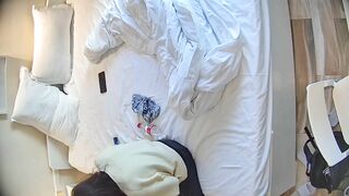 民宿酒店 11-25 眼镜情侣一看就是知识分子 床上做爱都很含蓄 没有热烈的激情碰撞 浪费美女资源