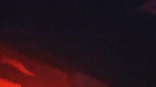 稀有大神酒吧厕所 意外偷拍到饥渴年轻小情侣在里面口交 跳蛋 啪啪