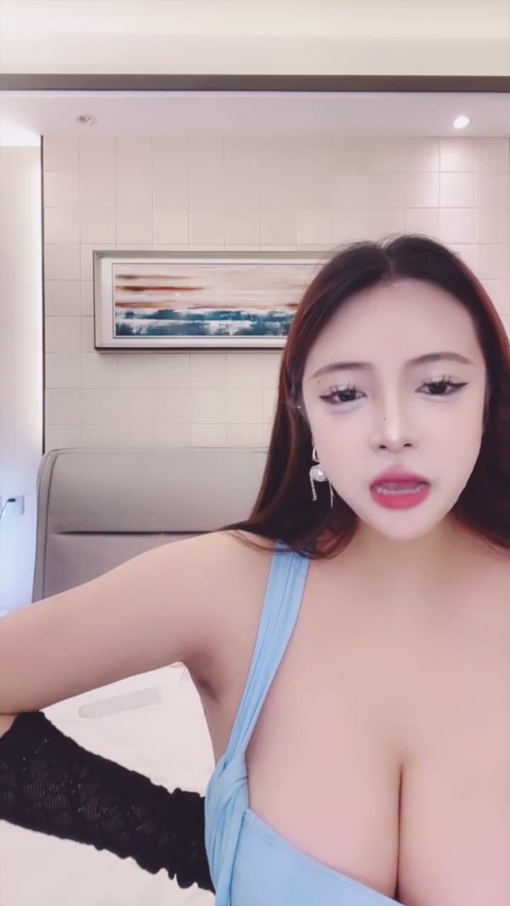 爆乳御姐【兔兔奶奶】极品少妇 女神气息弥漫 大奶子又大又圆好美 揉奶自慰 水晶棒插穴0