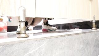 商场女厕全景偷拍众多的美女少妇❤️各式各样的鲍鱼琳琅满目0