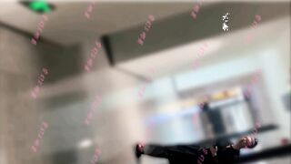 最新购买分享电报收费群精品厕拍 商圈女厕开闪光灯偷拍两个模特身材靓妹尿尿偷拍