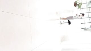 十二月最新流出 厕拍大神潜入某高档私人会所偷拍美女前台和 极品开档黑丝高跟坐台小姐