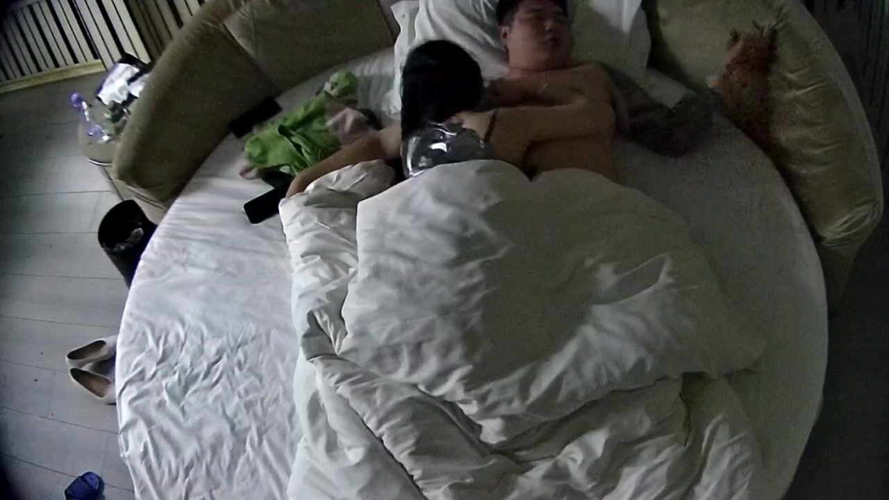 情趣台 11-27 妓女小少妇被花臂胖男人点单 少妇翘臀上下抽动 把男人爽得双手无措 翻身拉过来直接狠操