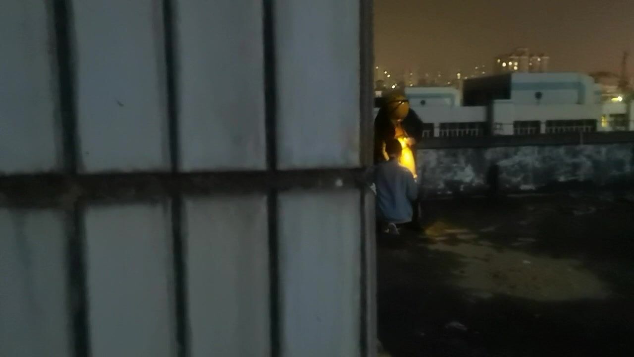 【户外露出】【欢欢huanhuanmug】小卖部拉开拉链露出雪白奶子，大尺度露出，户外全裸露出6