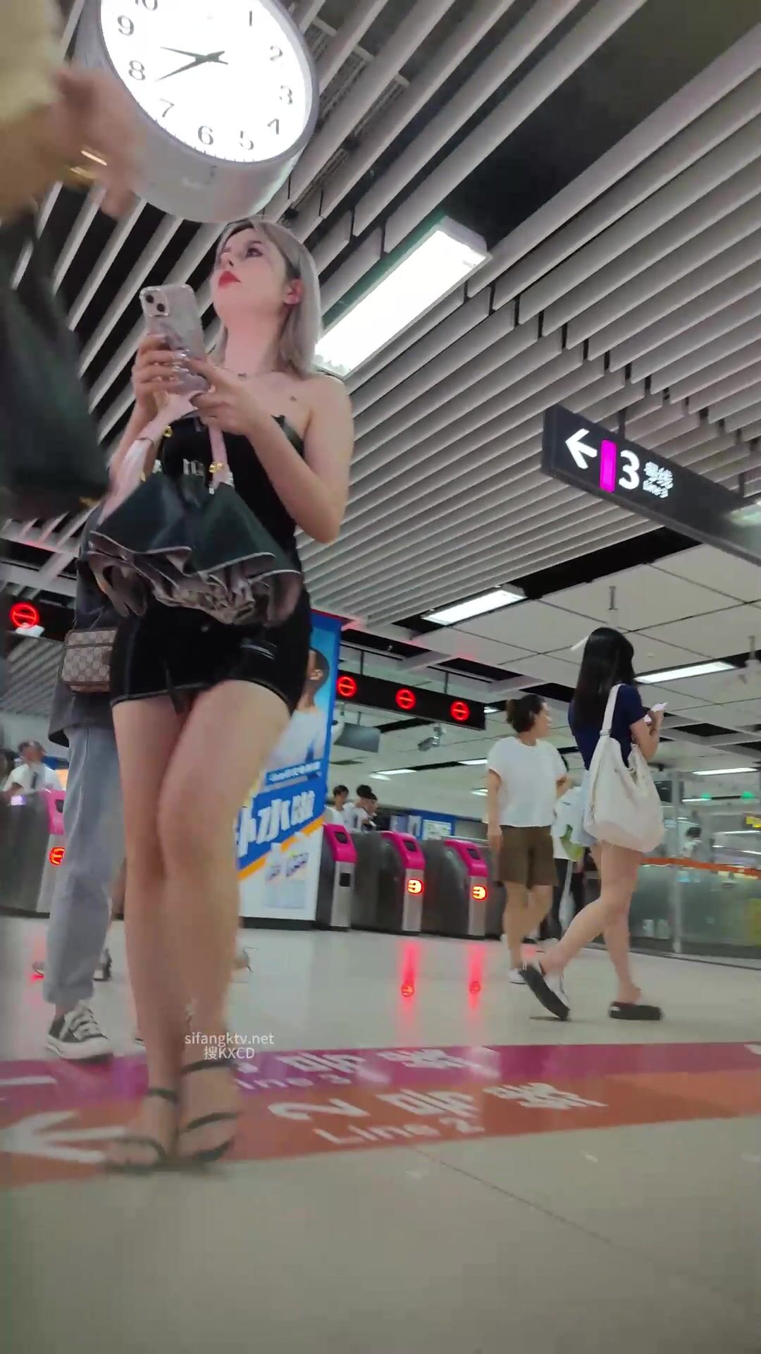 精品推荐 步行街拍抄底大神『KXCD』系列合集第9季20V 专挑年轻好看质量高的小姐姐2