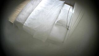 12-14流出酒店偷拍 刚参加完婚礼的白皙美女伴娘结束后被男朋友折叠起来狂操