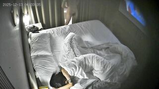 12-14流出酒店偷拍 校园甜美JK裙啪啪后喜欢裸奔展示美丽的纹身裸着袒胸露乳的玩手机1