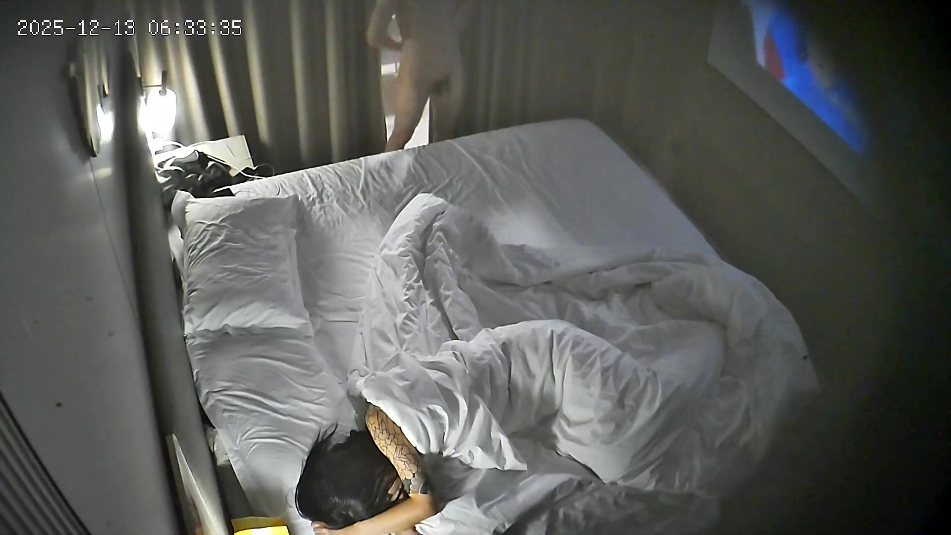 12-14流出酒店偷拍 校园甜美JK裙啪啪后喜欢裸奔展示美丽的纹身裸着袒胸露乳的玩手机1