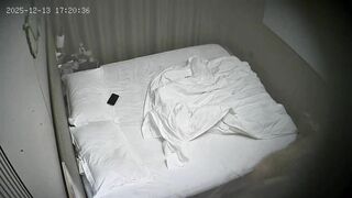 12-14流出酒店偷拍 校园甜美JK裙啪啪后喜欢裸奔展示美丽的纹身裸着袒胸露乳的玩手机2