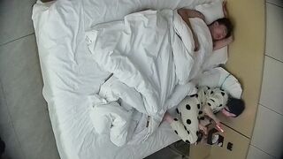 12-13新流出酒店偷拍 腰细腿长粉雕玉琢女友上位骑乘姿势超级风骚