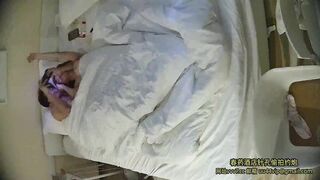 12-16流出酒店偷拍连续几天入住年轻情侣爱喝酒的呆萌美女宿醉未醒裸奔吵架崩溃大哭完整版9