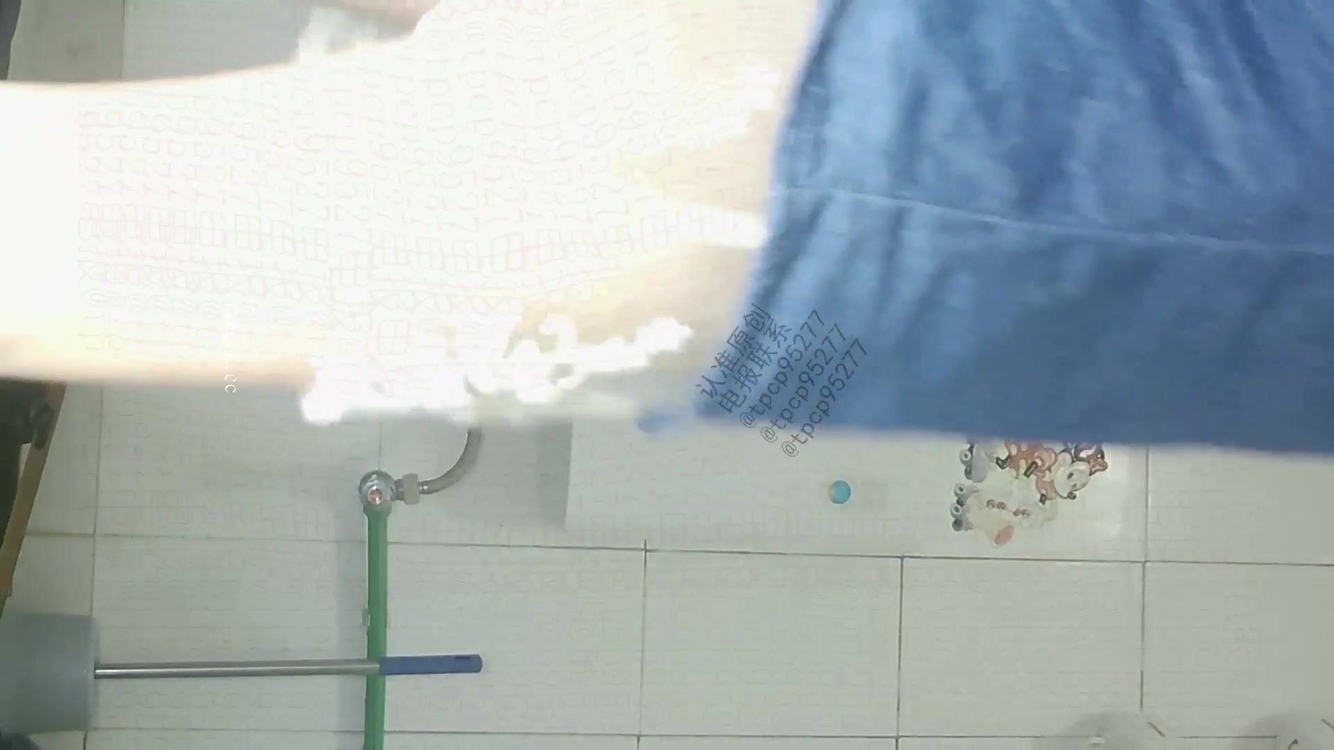 十二月电报收费群最新 流出高校女厕前后全景高清偷拍都是些颜值美女很有撸点