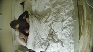 12-16流出酒店偷拍连续几天入住年轻情侣爱喝酒的呆萌美女宿醉未醒裸奔吵架崩溃大哭完整版12