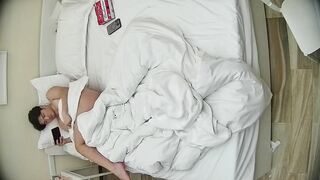 12-16流出酒店偷拍连续几天入住年轻情侣爱喝酒的呆萌美女宿醉未醒裸奔吵架崩溃大哭完整版