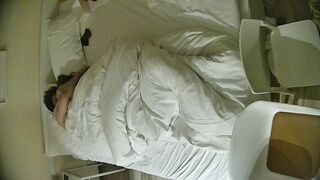 12-16流出酒店偷拍连续几天入住年轻情侣爱喝酒的呆萌美女宿醉未醒裸奔吵架崩溃大哭完整版0