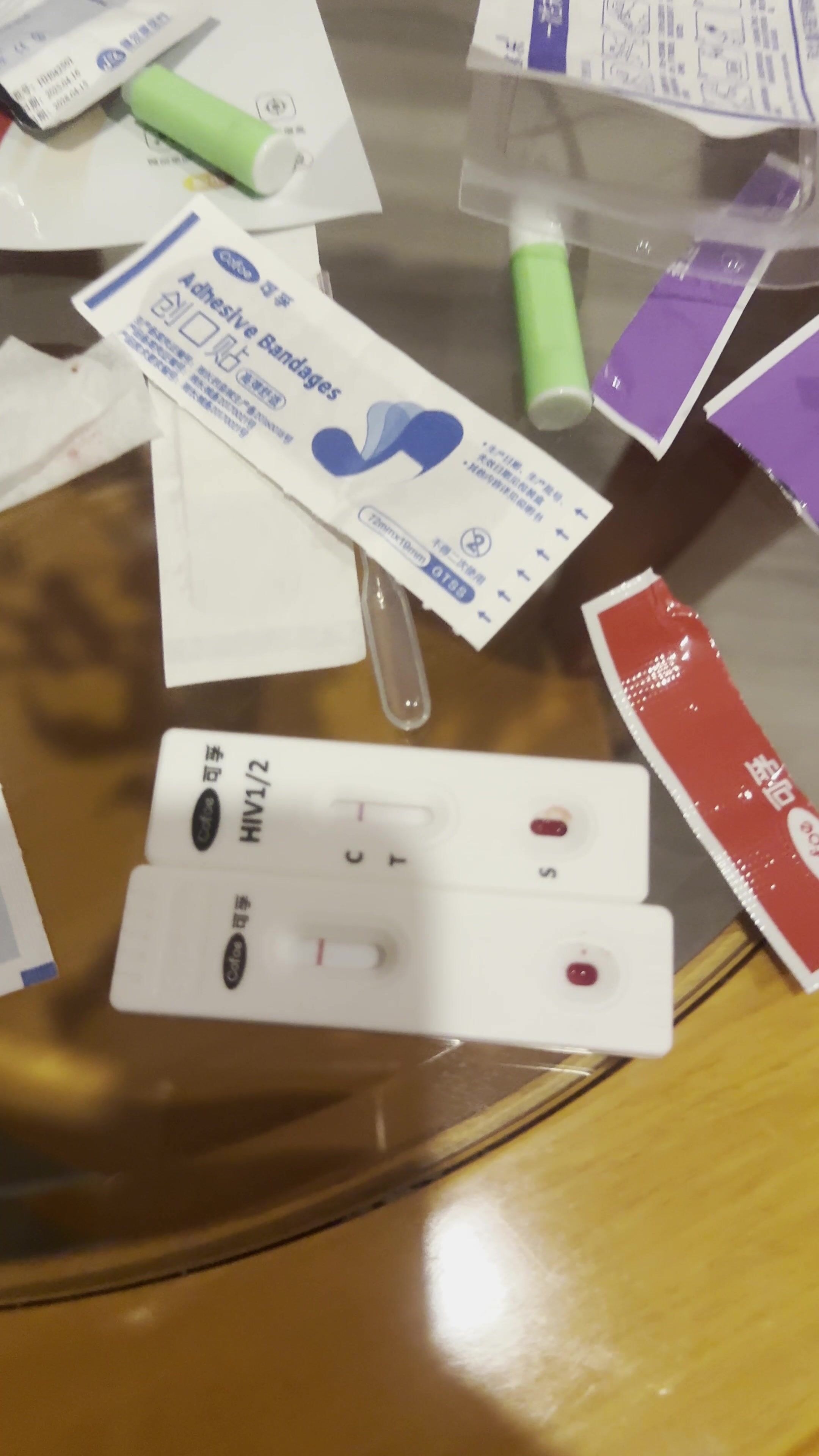 大神约炮西域美女❤️第一次见面来姨妈就喝了一杯啤酒去她家浴血奋战0