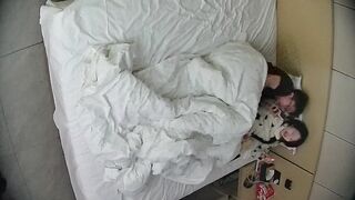 12-13新流出酒店偷拍 腰细腿长粉雕玉琢女友上位骑乘姿势超级风骚00