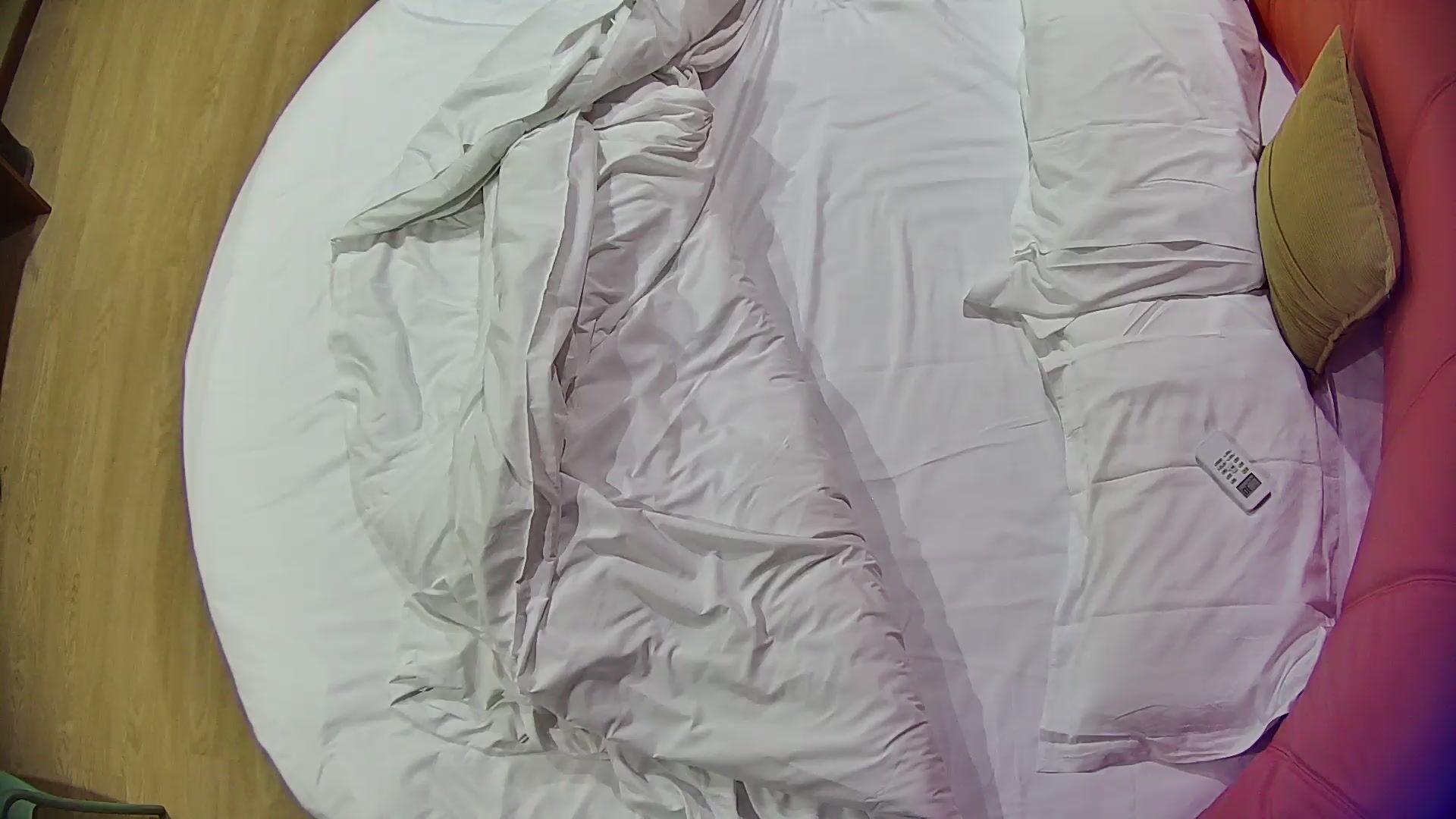 情趣台 12-21 恩爱中年夫妻秀 还给媳妇儿擦脚 男人打完一炮睡一觉 醒来再一炮 以内射结束战斗