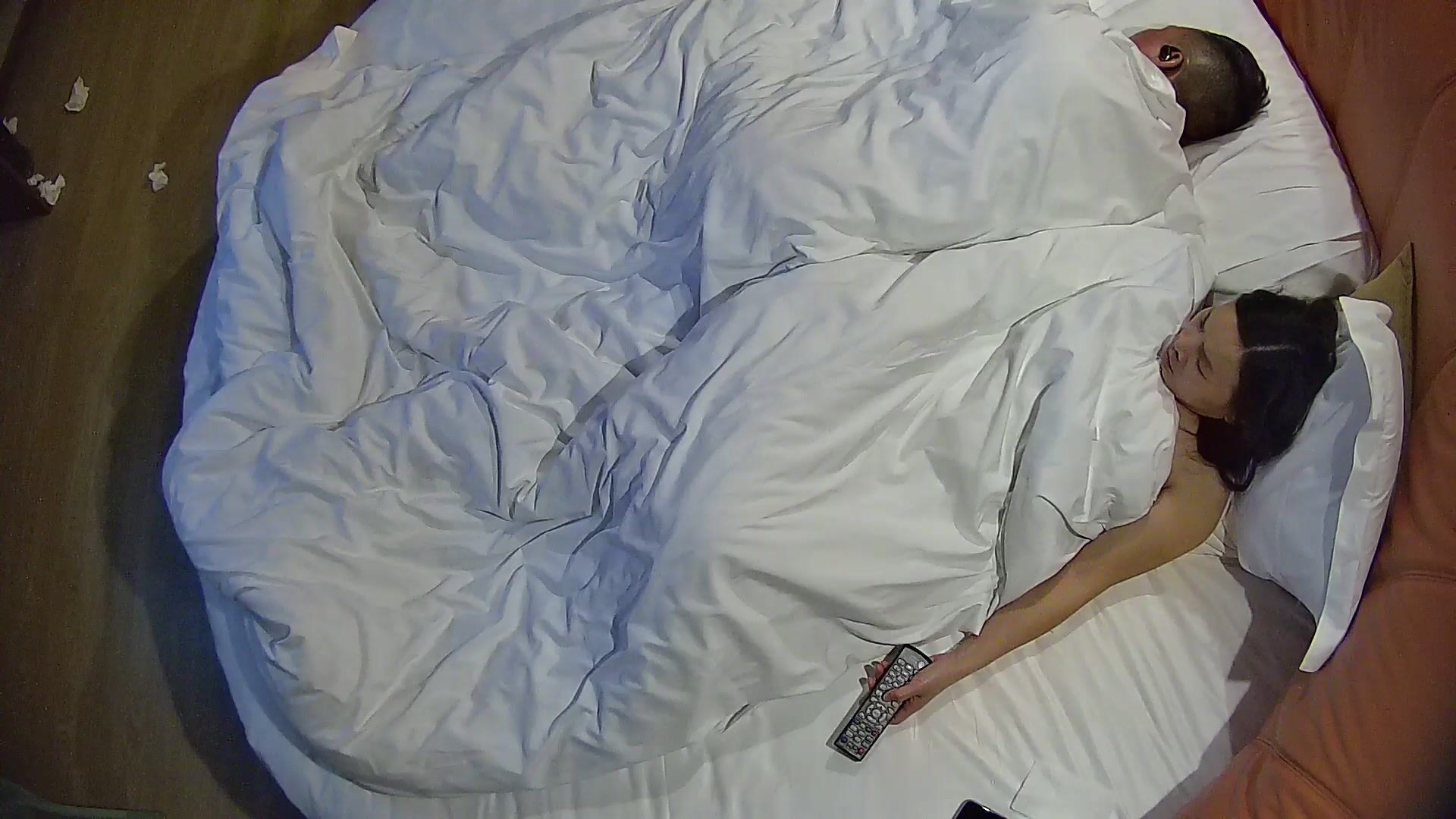 情趣台 12-21 恩爱中年夫妻秀 还给媳妇儿擦脚 男人打完一炮睡一觉 醒来再一炮 以内射结束战斗0