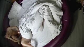 情趣台 12-19 小哥带漂亮身材又好的女朋友开房 先朝女友的屁眼捅去 操到最后对着女友嘴撸管喷射