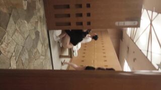 十二月最新女主播【少女时代】 潜入温泉洗浴中心更衣室偷拍侧脸酷似杨幂的美女身材太好了还有俄罗斯美女