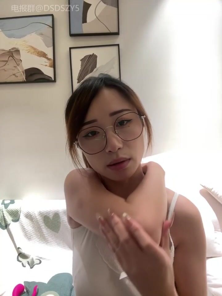 ♦️清纯主播【202509yoyo】表姐带着表妹下海直播、在线教口活、练习做爱姿势6