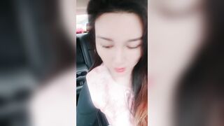 【露出勾引】：超骚女司机【不知天地】勾引乘客口交车震 野战 开房 超级骚，身材巨色，各种勾引乘客车震