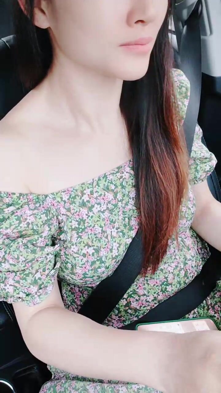 【露出勾引】：超骚女司机【不知天地】勾引乘客口交车震 野战 开房 超级骚，身材巨色，各种勾引乘客车震8