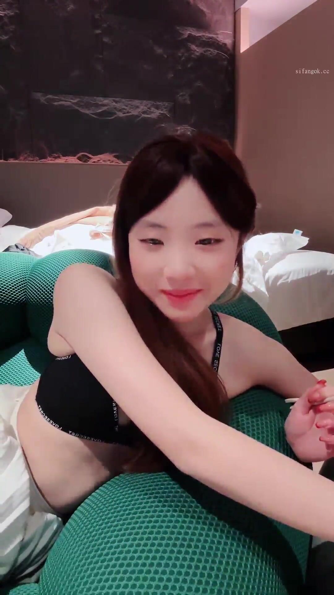 史上最强骚萝莉【柚子】勾网友电竞房鸳鸯戏水 水里操逼1