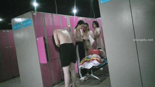 ❤️精品推薦❤️國内【水上樂園】換衣間沐浴區近景偷拍合集第2季17V 美女如雲淋浴換衣好身材一覽無餘112