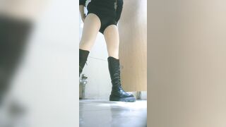 大神潜入商场女厕全景偷拍多位美女 各种不同的极品美鲍鱼.