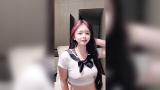 清纯女大生【小懒猫】丝袜 裸舞 道具自慰狂插 爽喷水