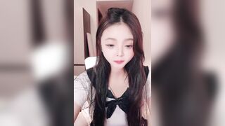 清纯女大生【小懒猫】丝袜 裸舞 道具自慰狂插 爽喷水2