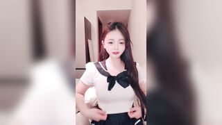 清纯女大生【小懒猫】丝袜 裸舞 道具自慰狂插 爽喷水2